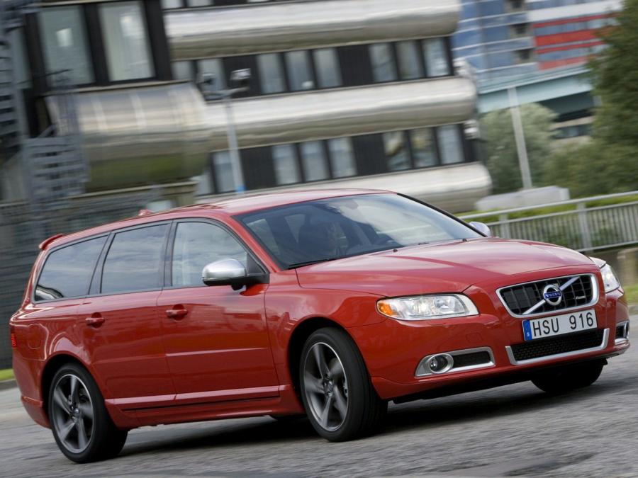  Volvo V70 R-Design 2011 года  (фото 2 из 23)